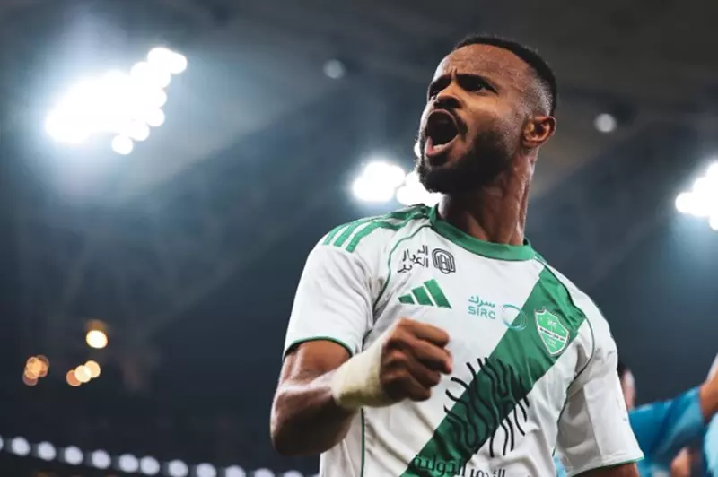 علي مجرشي مدافع الأهلي السعودي